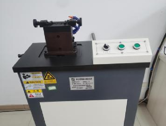 Impact sample notched hydraulic broaching machine